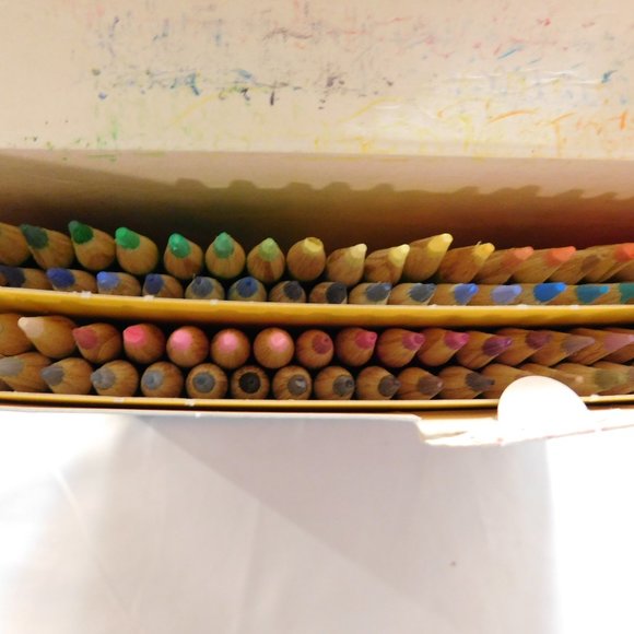 Crayola Colored Pencil Set 100 Different Colors Made with Reforested Wood - Picture 5 of 6